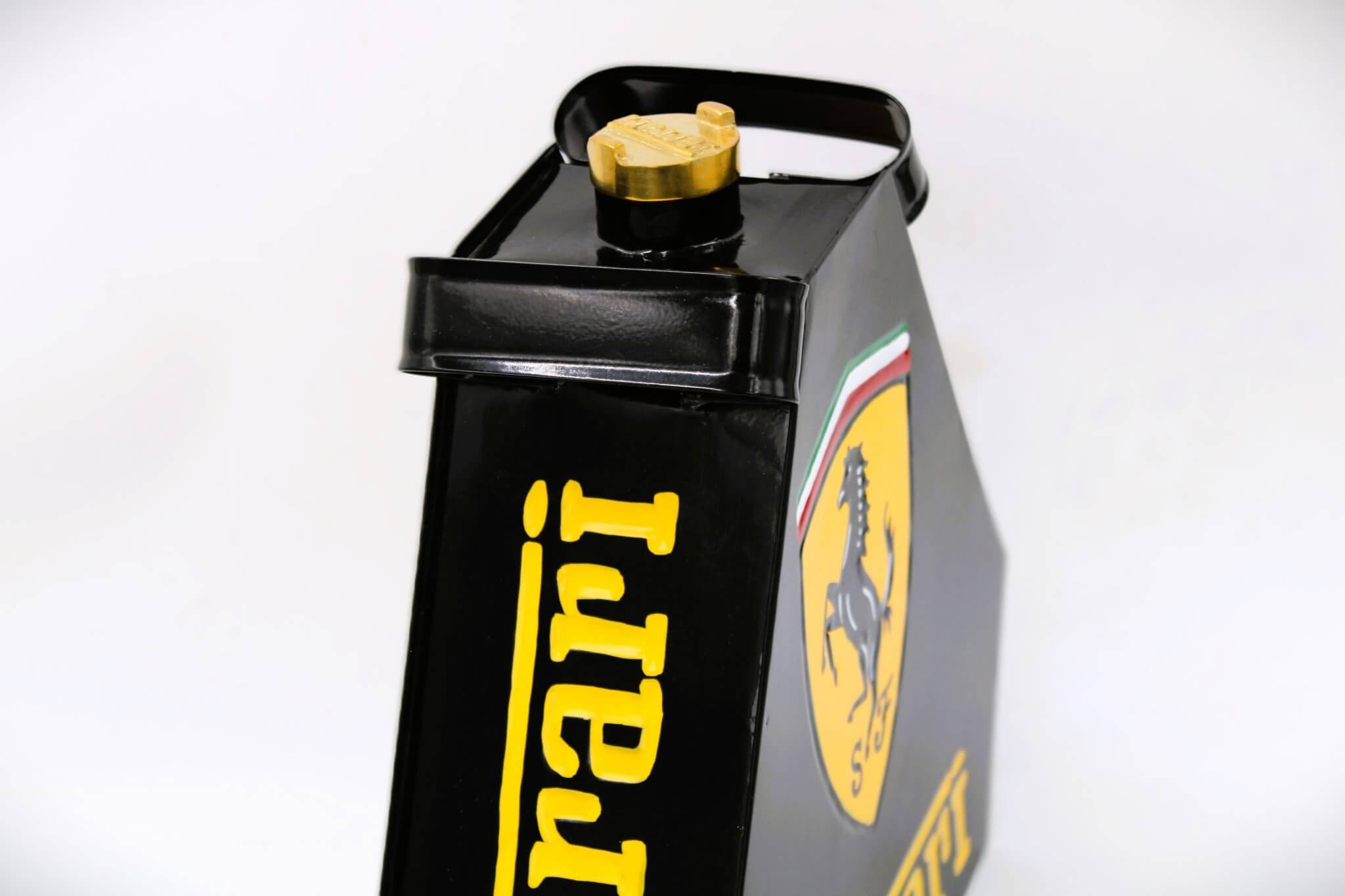 FERRARI ロゴ入りデザインウィンドブレーカー　新品未使用品　Ｌサイズ Ferrari Vintage Gas Can - Repurposed Decor, Ferrari Logo Art, Car Guy