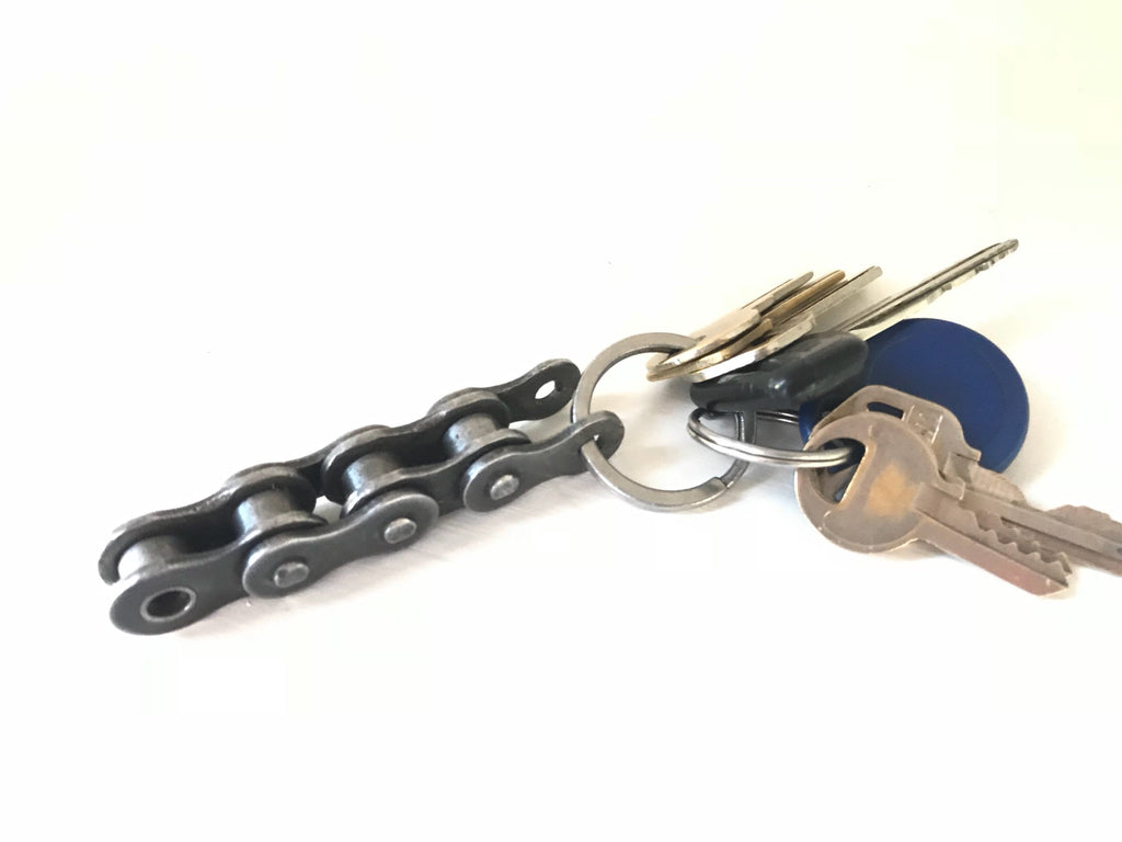 Keys with a motorcycle chain keychain.